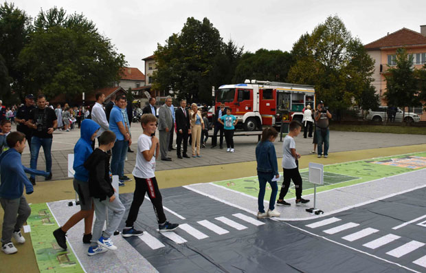 Стефановић: Претходне три године ниједно дете није страдало у саобраћају у зони школа